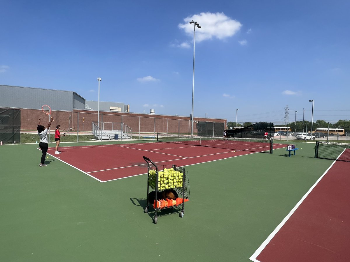 Track to the tennis court. The boys and girls Track and Field joined the Tennis team today. Having a little fun while finding some hidden talent!! #EETEDT #PatriotNation @JISD_ATHLETICS @SAVeteransTrack @VMHSTENNIS1