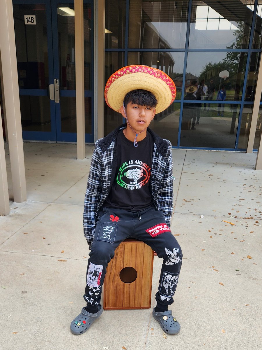 Love2Teach8th's tweet photo. Cinco De Mayo Day in Read 180.  Our last Reading Inventory.  
"Si Se Puede"... "Yes We Can" increase our reading lexiles!
@ThorntonCFISD 
@cypresselchica 
@CyFairISD 
@CyFairREAD180 https://t.co/PhPTADRNTF