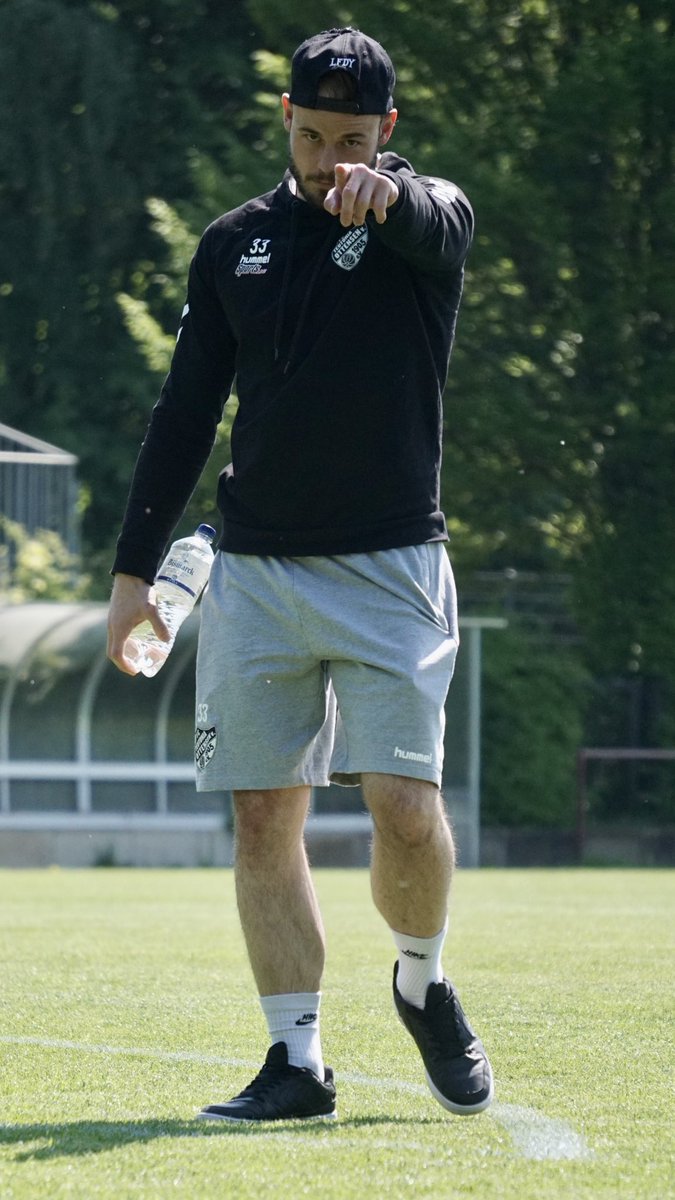 Teutonia05's tweet photo. Moin aus dem Sportpark Eimsbüttel 👋 Hier treffen wir in 60 Minuten auf die U21 vom @HSVYoungTalents
#wirfürottensen | #HSVT05 https://t.co/4e2J7TAauI