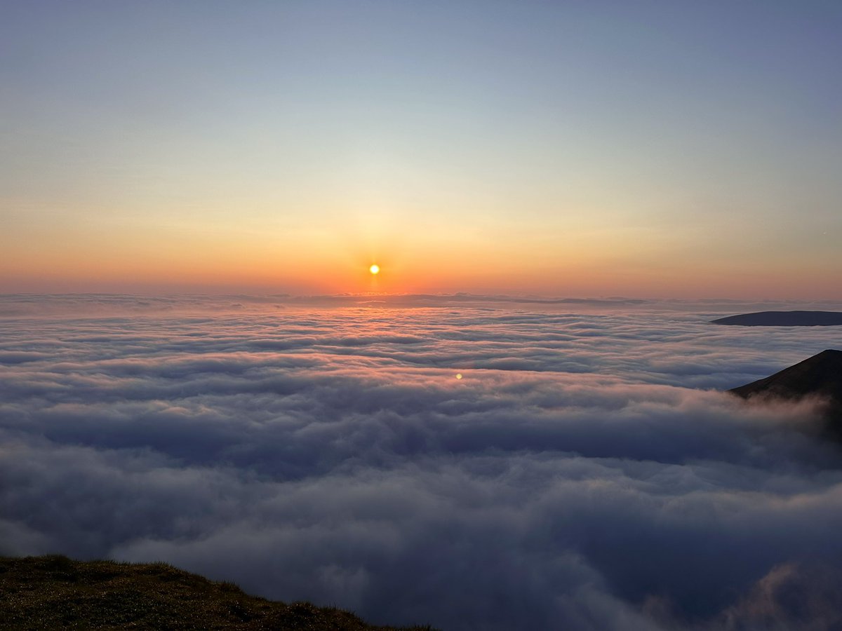 shokata_x's tweet photo. Did this hike with no sleep BUT I WAS RIGHT!!
Can’t believe I’ve experienced something like this in the UK https://t.co/60NEImEptg