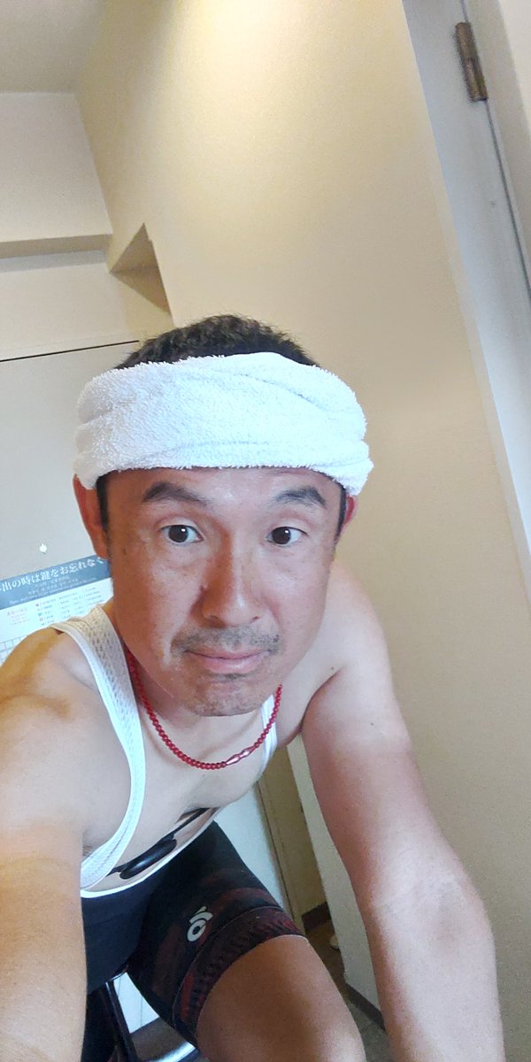 naokimukaigawa's tweet photo. 今日は福岡でチーム練のはずやったけど☂️・・・
もともと５時間の予定やったので、バーチャルで５時間。
これ普通のローラーやったらやりきる自信ないわ。ゲーム感覚でなんとか完了✌️
画面睨みつけていたのか目がチカチカする。
#スマートトレーナー
#xplova
#ズイフト
#nozav https://t.co/N9cneqUNTs