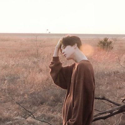 pomlor_'s tweet photo. กูหล่อก็หาว่ากูเก๊ก 😔 https://t.co/gnFfOM47B4