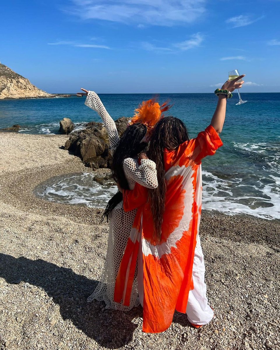 Little Mix Source tweet media