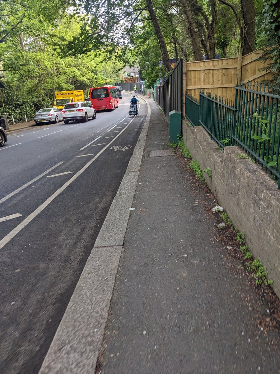 Active travel #CargoBikeLife cyclo-positivity photo thread.

Southwark, Lambeth, and stay to the end for a bit of bonus Wandsworth (it's worth it if you like this stuff.. promise!)

All photos taken yesterday am (& a few pm) - got so much I had to wait til today to edit & post.