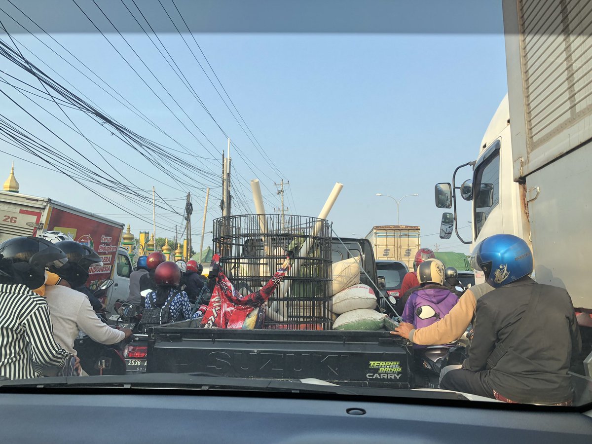imamrezp's tweet photo. Pripun niki pak, Jateng kok hobi macet, macet parah. Lokasi Genuk-Sayung. @ganjarpranowo @PemprovJatengID #ganjar #JatengGayeng https://t.co/99T1F3Ym6o