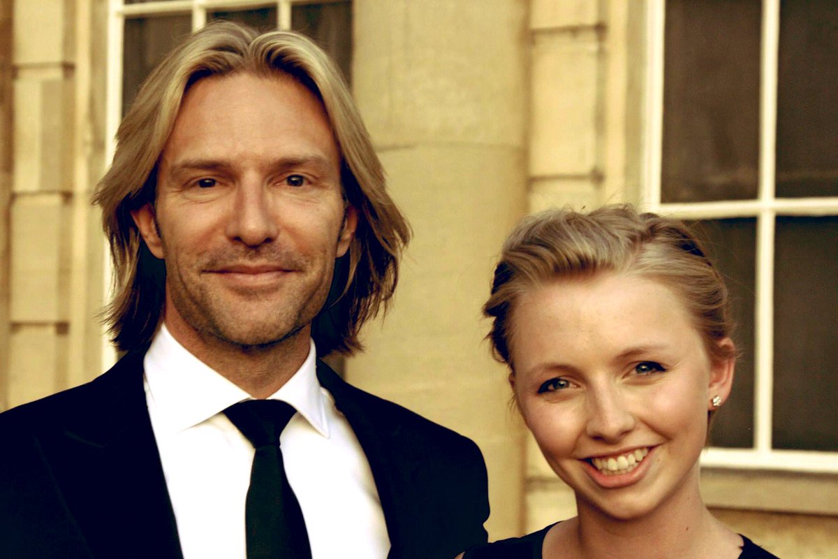 annalapwood's tweet image. 10yrs between these photos! I first met @ericwhitacre as a teenager when we were both involved in a big Jubilee concert at Buckingham Palace. 17yr old me wouldn’t believe we’re now running a workshop weekend together… come and join us ❤️ shop.ericwhitacre.com/tickets