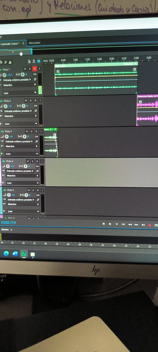 Terminando de montar y grabar los detalles del episodio 3 de #Reposo podcast: "¿Qué está pasando con la #migración?" El lunes a las 8:00h (🇪🇸) estará disponible en Spotify!