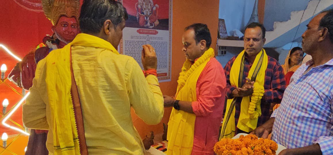 कर्नाटक में कांग्रेस की बंपर जीत पर डॉ. इरफान अंसारी ने हनुमान मंदिर जाकर बजरंगबली का जताया आभार, Tweet कर लिखा…-On the bumper victory of Congress in Karnataka, Dr. Irfan Ansari went to the Hanuman temple and expressed his gratitude to Bajrangbali, tweeting…