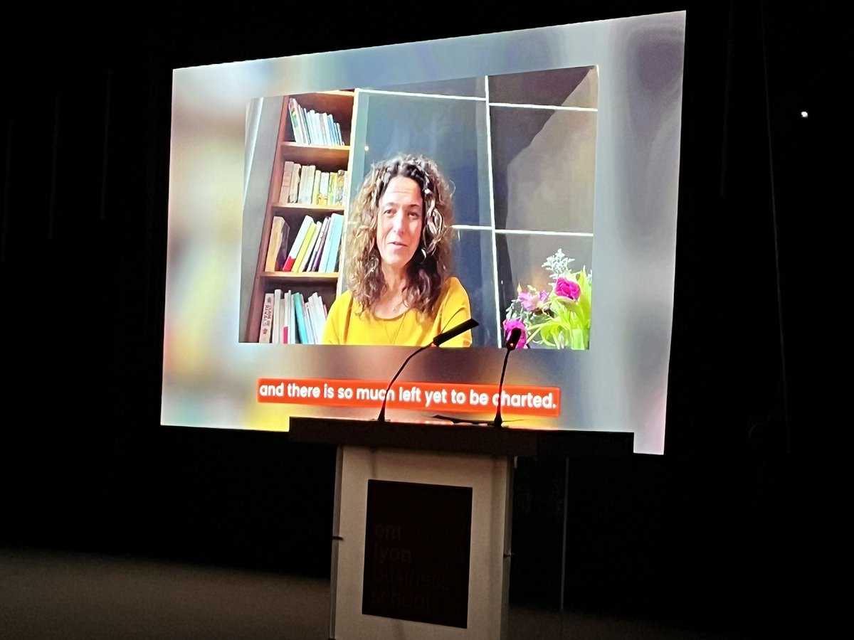 Bienvenue à nos diplômés #emlyon dans la grande famille <a href="/emlyonalumni/">emlyon alumni</a> ! 🎓 #Classof2022