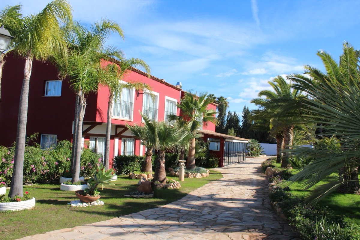 Escuela de Verano 2023 <a href="/escacv/">EscuelasCatolicasCV</a> <a href="/scooltic/">Scooltic</a> . Con esta propuesta de actividades, con estos magnificos profesionales del sector educativo y en este espectacular entorno. ¡NO PUEDES FALTAR! bit.ly/EdV_2023 5 y 6 julio  YA SEAS PROFE, DIRECTIVO, TIC O PAS reserva tu plaza.