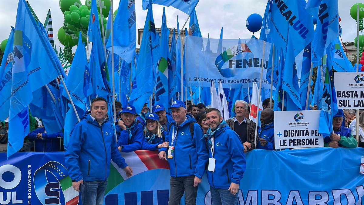 #13maggio La FenealUil a #Milano Arco della Pace per il secondo appuntamento della mobilitazione unitaria #CgilCislUil per una nuova stagione del lavoro e dei diritti!

Una bellissima piazza anche oggi!!! <a href="/UILofficial/">Uil Nazionale</a>