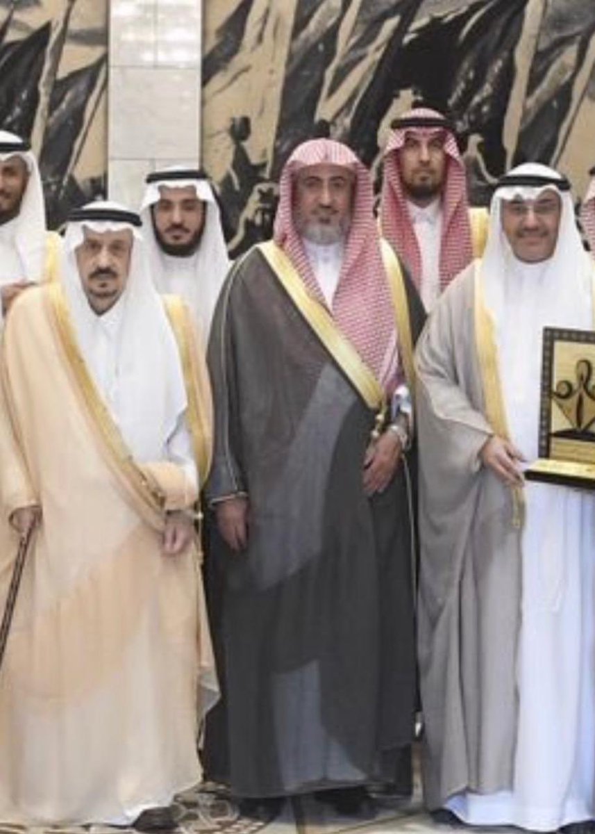 alzulficity's tweet photo. كرّم صاحب السمو الملكي الأمير فيصل بن بندر بن عبدالعزيز أمير منطقة #الرياض في مكتبه بقصر الحكم الفائزين بجائزة جامعة #المجمعة لخدمة المجتمع في نسختها الرابعة
وحققت الإدارة العامة للإسكان بالجامعة الجائزة فئة الادارات، استلمها الأستاذ محمد بن سلمان البداح. https://t.co/69XNlfc89G