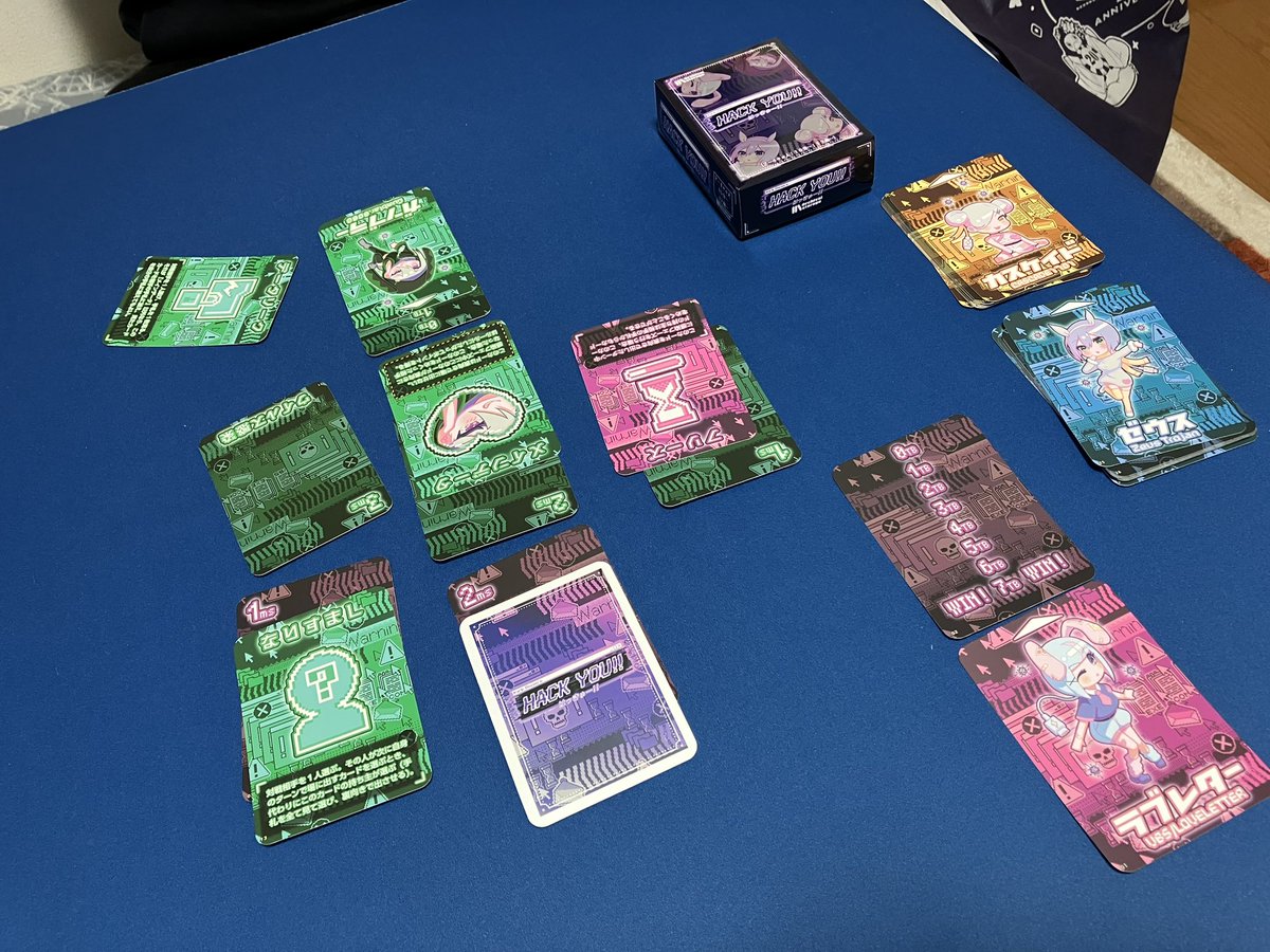 pawayama1's tweet photo. ボドゲ会開幕戦はプレゼント企画で頂いたHACK YOUからスタート!
手札枚数が陣営によって違うため、相手のアタリカードを探す時のタイミングがずれるのがいい感じに効いててシンプルだけど面白かった!
#はっきゅー
#HACKYOU https://t.co/nrTAf8w25u