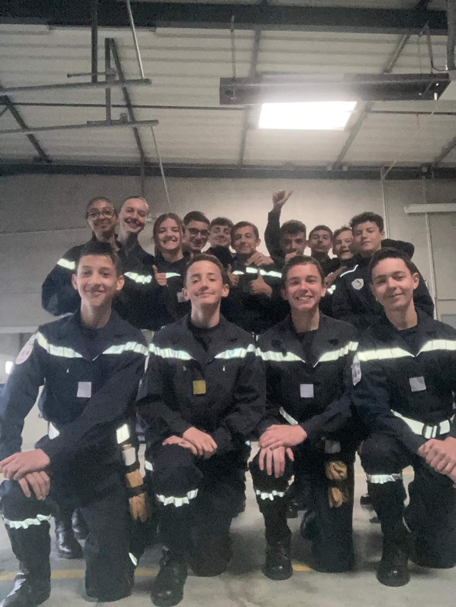 JDeols's tweet photo. avec un cours sur les échelles à coulisses pour nos JSP 1 et manoeuvre à la tour du SDIS sur le Lot de Sauvetage et de Protection contre les Chutes pour nos JSP 2 🫡 https://t.co/xDAoUlbOcz