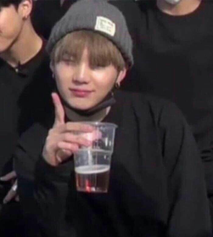 prplmi's tweet photo. @Koreaboo Some days they love me, some days they hate me, both days I got paid 😎 https://t.co/SYZD7WT7TJ