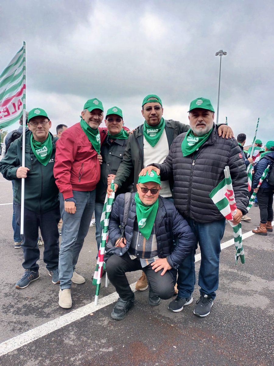 FilcaCislALAT's tweet photo. La Filca Alessandria - Asti presente alla manifestazione di Milano...
Con i lavoratori per i lavoratori sempre. W la CISL W La FILCA https://t.co/4P4yoS9RWR