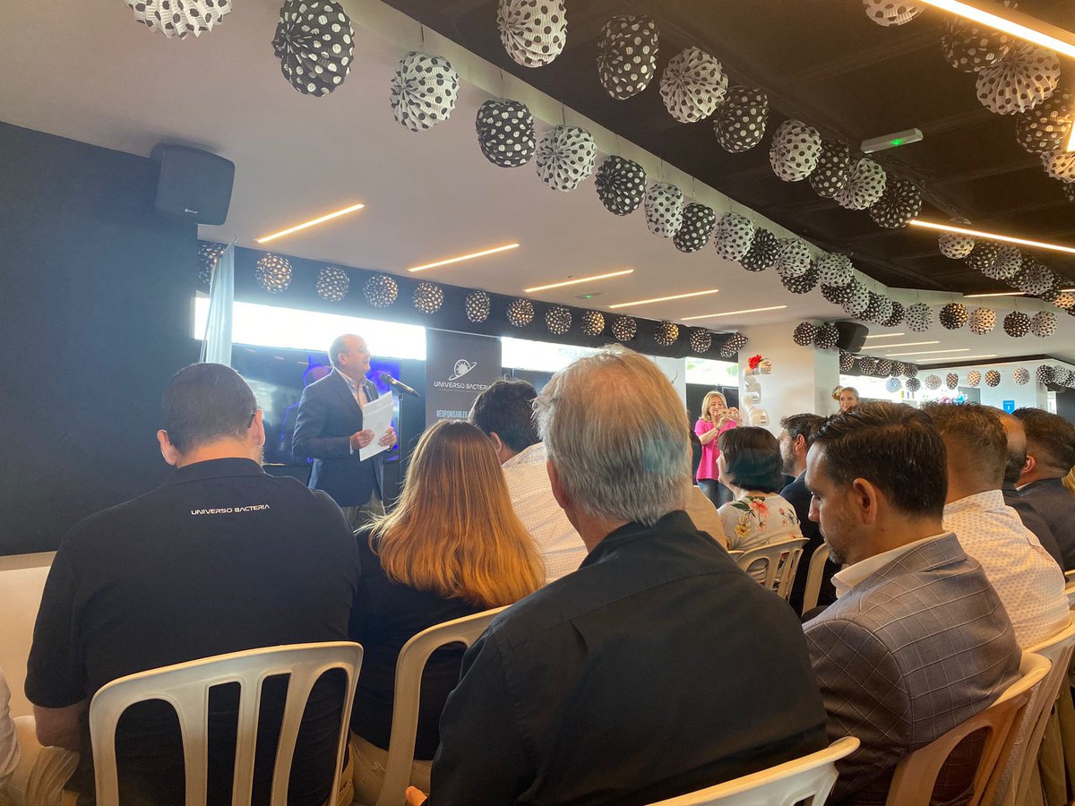 ‼️Ayer estuvimos en el evento “Rumbo al modernismo empresarial y la inteligencia artificial”🦾
Organizado por <a href="/EscuelasGradua1/">ACEFCAR</a> <a href="/fcc_business/">FCC | Madness Business Club</a>

Los asistentes pudimos disfrutar de una batalla de un trovero contra una IA, un robot tocando instrumentos y otro ayudante de ancianos🤖👵🏼