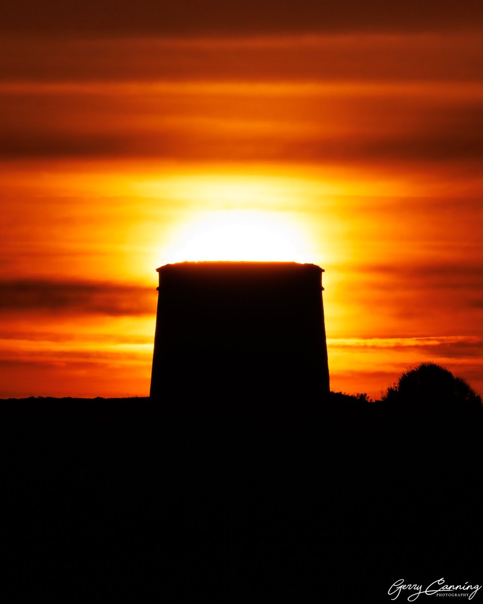 Martello Tower, Shenick Island, Skerries.

Struggling to get up for sunrise at ridiculous O'clock. So here's one from a couple of weeks ago.

#Skerries #shenickisland #martellotower #sunrise #silhouette #colourfulsky #fingal #lovefingal  #canonr6 #canonphotography #sigma150600