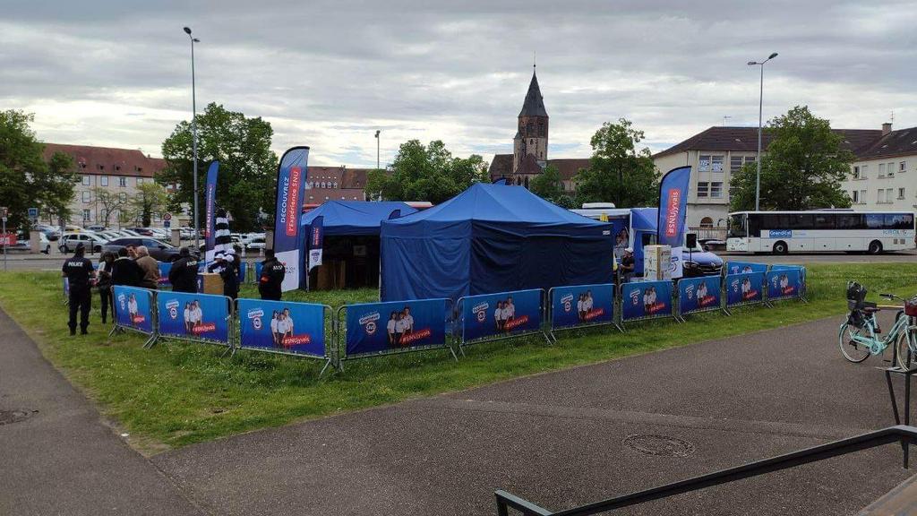 BeeRi0t's tweet photo. LE VILLAGE SNU, VERSION PREMIER PRIX , EST DEVANT LA MÉDIATHÈQUE DE #HAGUENAU.
Des militantes et militants sur place ?
#stopsnu
#JOduZbeul
@snujyvaispas, parce que coucou @snujemengage on arrive !
@Interville2023 @HaguenauFr https://t.co/IH9hXWa49X