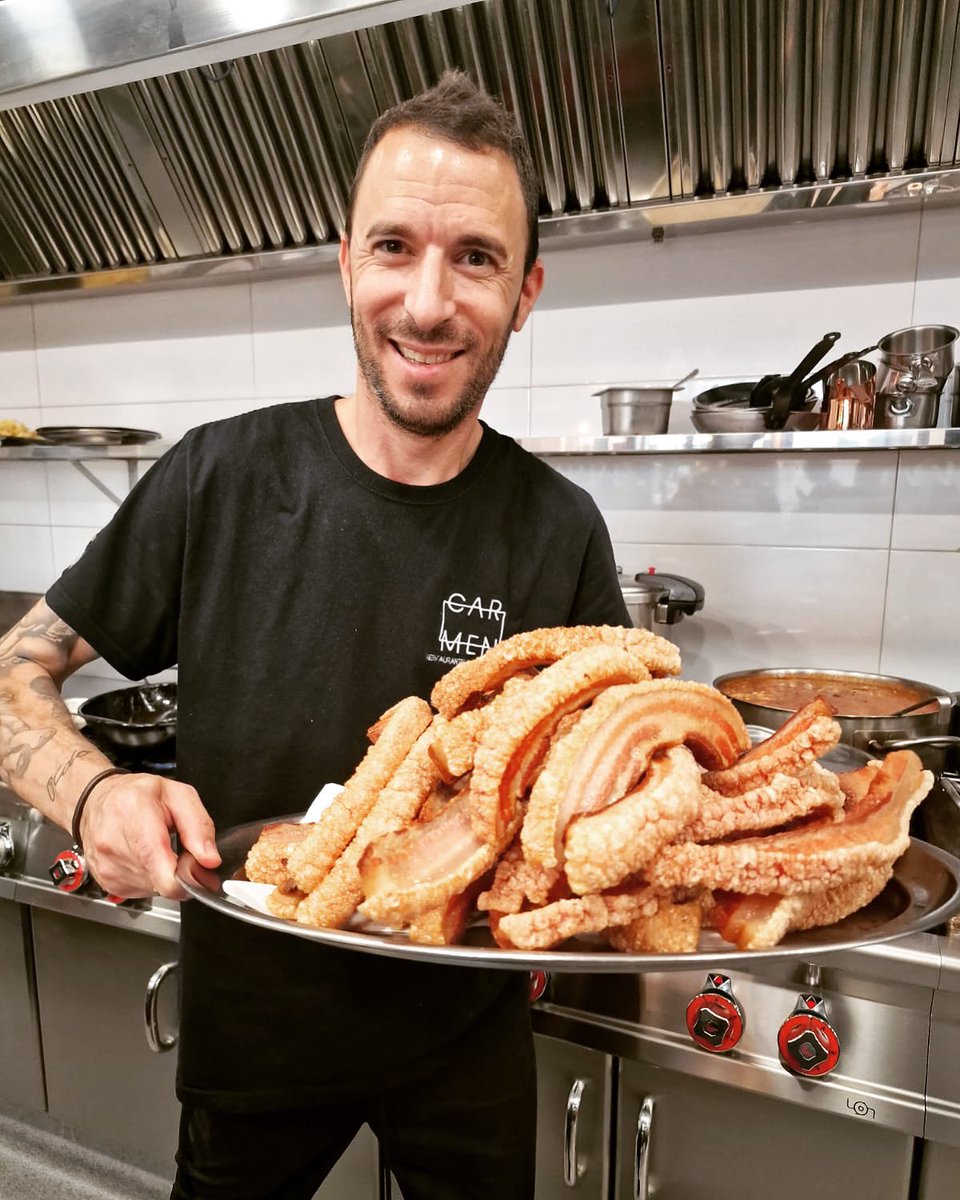 Habéis probado nuestros torreznos ??? De este fin de semana no pasa 🤤.
#burgos #chef #chefoscaralonso #vermut #picoteo #tomatealgo #carmenrestaurante #burgoshoy #burgosgastronomia #burgosmola #gamonal #gastronomia #food #foodporn #cocinero #bar #restaurant