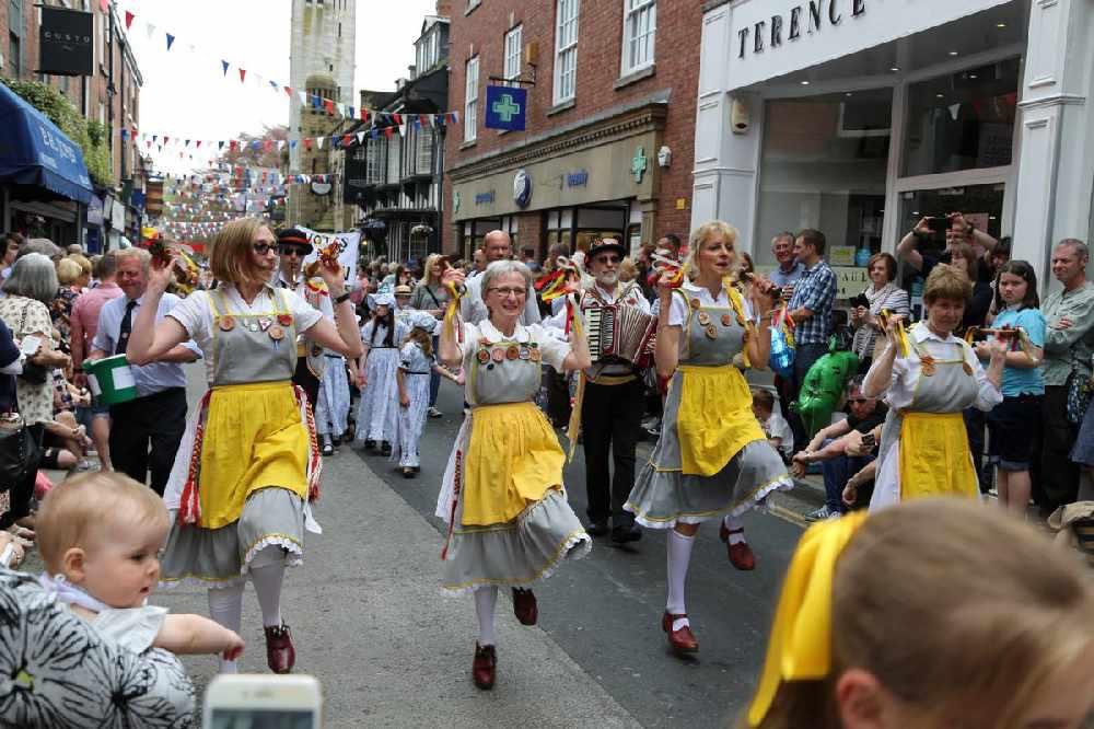 Good luck to everyone attending #knutsfordroyalmayday today! 👑👑

Don't forget to collect any dry cleaning in the morning! 

Have fun and we will see you on Monday - yep it is not a #bankholiday 

#knutsford #community #prestbury #alderleyedge