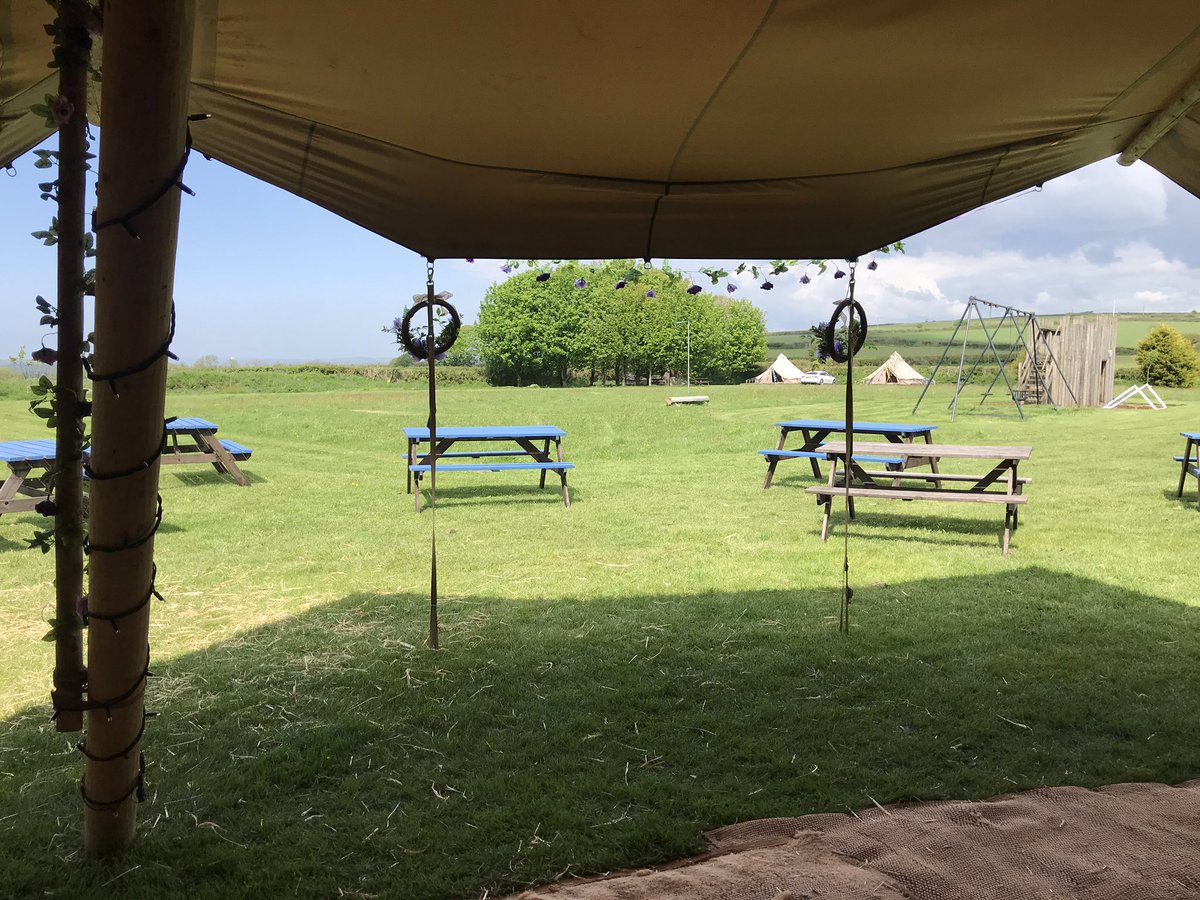 🎶 It’s a beautiful day 🎶 for a wedding at @menafarm! #menafarm #glampingcornwall #glampingincornwall #campinglife #campingwithdogs #familycamping #campingcornwall #campsitesincornwall #campingincornwall #campsiteweddings #cornwallwedding #cornwallweddings #cornwallweddingvenue