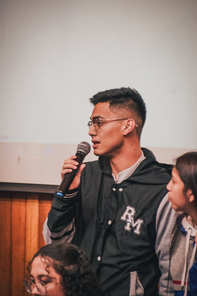 jsantiago_munar's tweet image. Fotografías realizadas el día de hoy durante el desarrollo del conversatorio realizado en el marco del #ProgramaECO de la @Educacionbogota  que se realizó entre estudiantes de los colegios República de México y Guillermo Cano Isaza.

 #Tummpaz