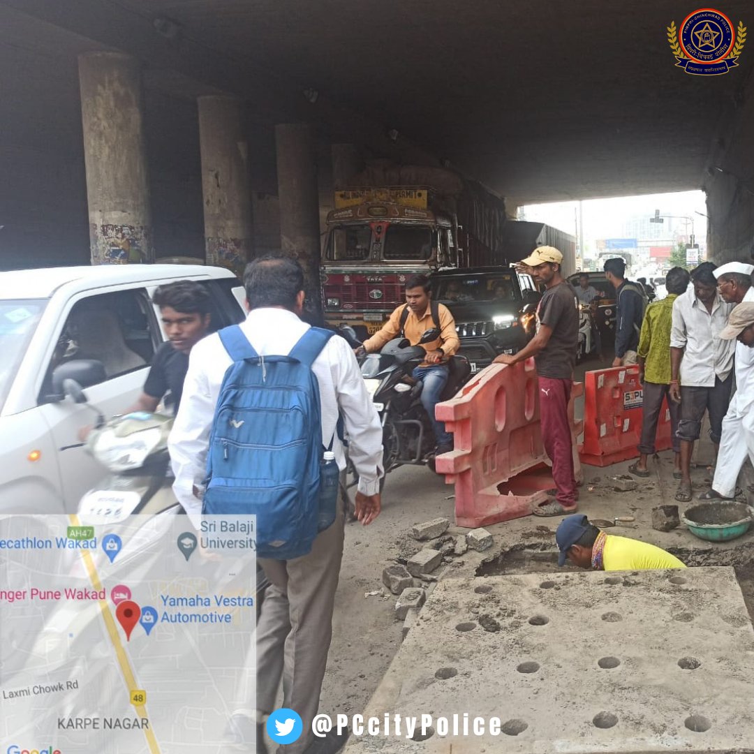 PCcityPolice's tweet photo. भूमकर चौक अपडेट..#Ask_CP_PCCity वरील सूचनांनुसार
✅वरिष्ठ अधिकाऱ्यांच्या पथकाने घटनास्थळी भेट देवून पाहणी केली
✅स्थानिक नागरिकांसाठी एक लेन खुली करण्यात आलेली आहे
✅दिशा दर्शक फलक लावण्यात आले आहेत
✅पाणी तुंबण्याच्या समस्येवर पिं.चिं.म.न.पा.तर्फे उपाययोजना करण्यात आली आहे https://t.co/qowRXnlPDs