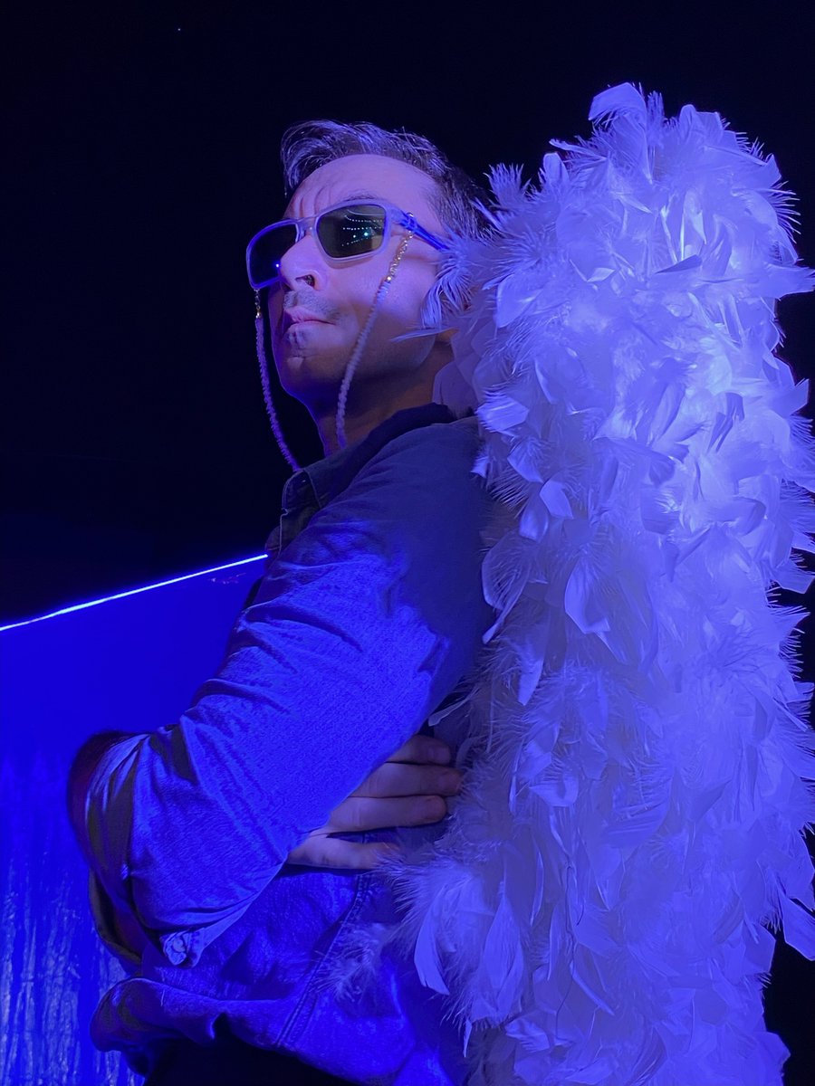 #TheatreDucourneau #succèspublic Une créature bleue, sa jeune épouse, une clé dorée, une tâche rouge indélébile… La Barbe Bleue mis en scène par la compagnie #lesyndicatdinitiative était présentée toute la semaine aux familles, centres de loisirs, dans les écoles (Agen &amp; Agglo).