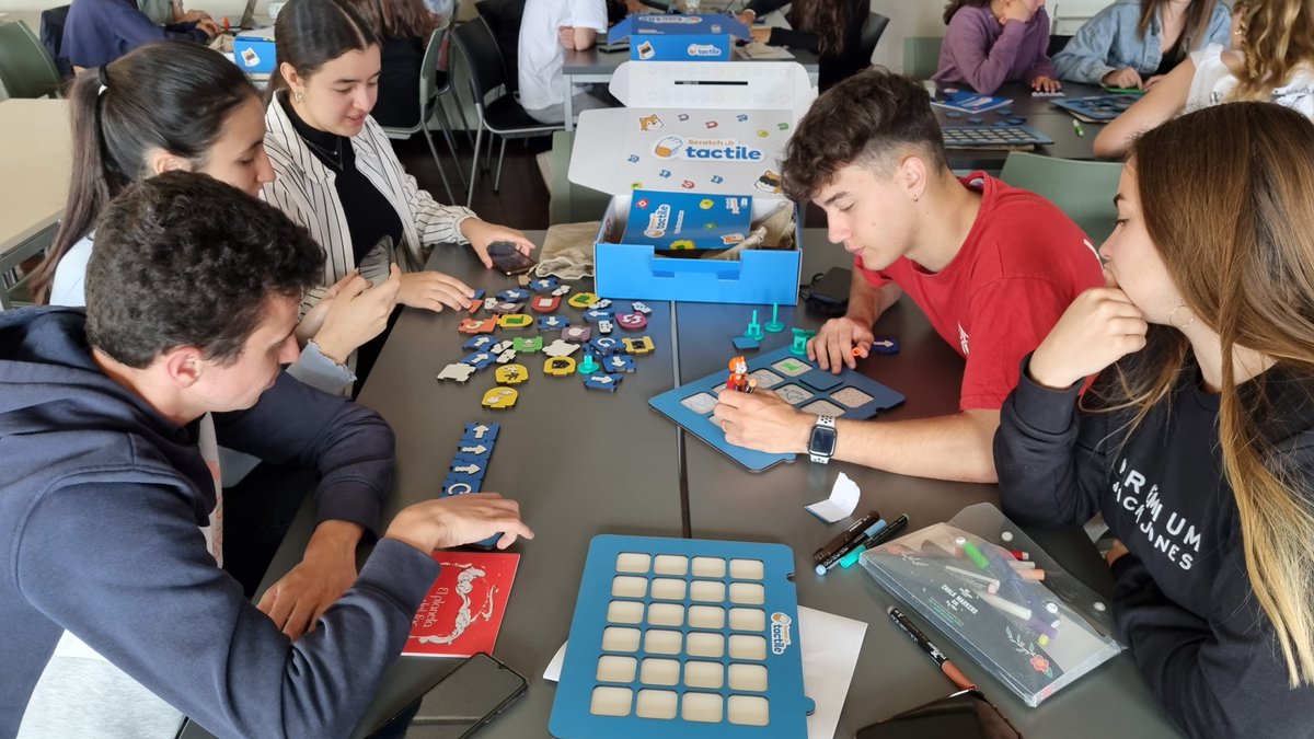 eduardm's tweet photo. Last Thursday, @RogerOlivella and Maria Seoane from @SistemaTHEAD conducted a workshop about #ScratchJrTactile, within my "Computational Thinking" class at the @univgirona (for students of Education degrees). Technology, inclusion, equity... it was great! #ScratchDay @Scratch https://t.co/4kiioc4WkW