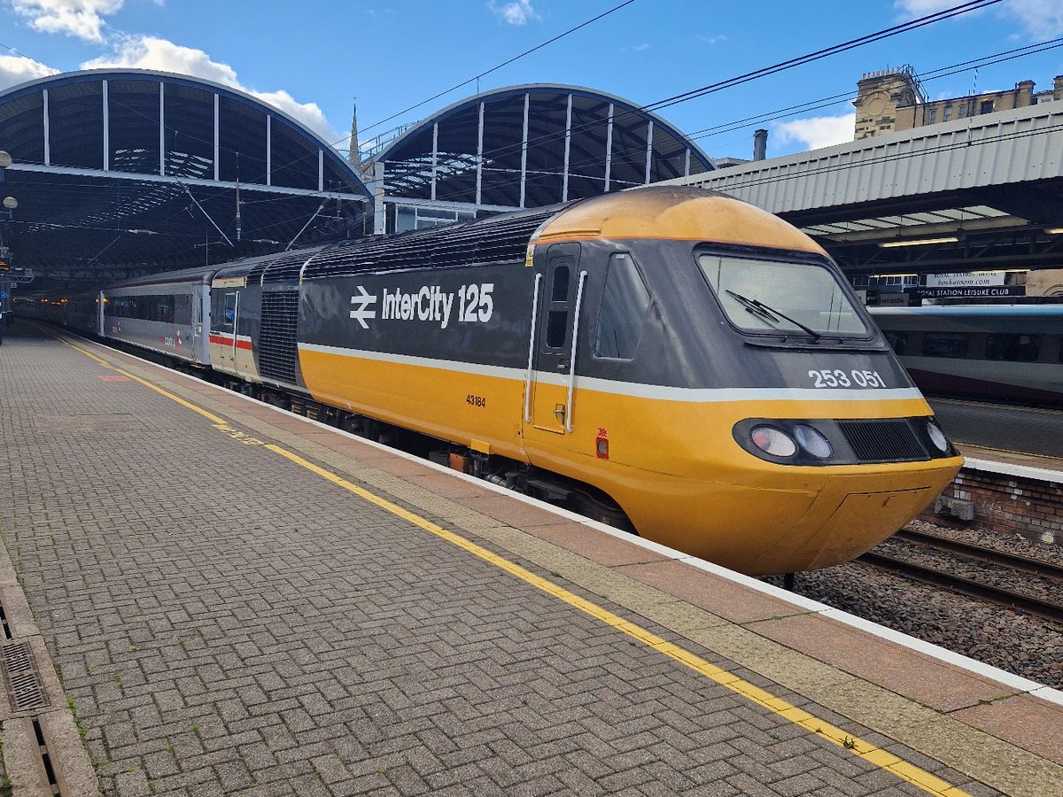 It appears today is #NationalTrainDay so there's no other way to celebrate than with a workhorse like the HST