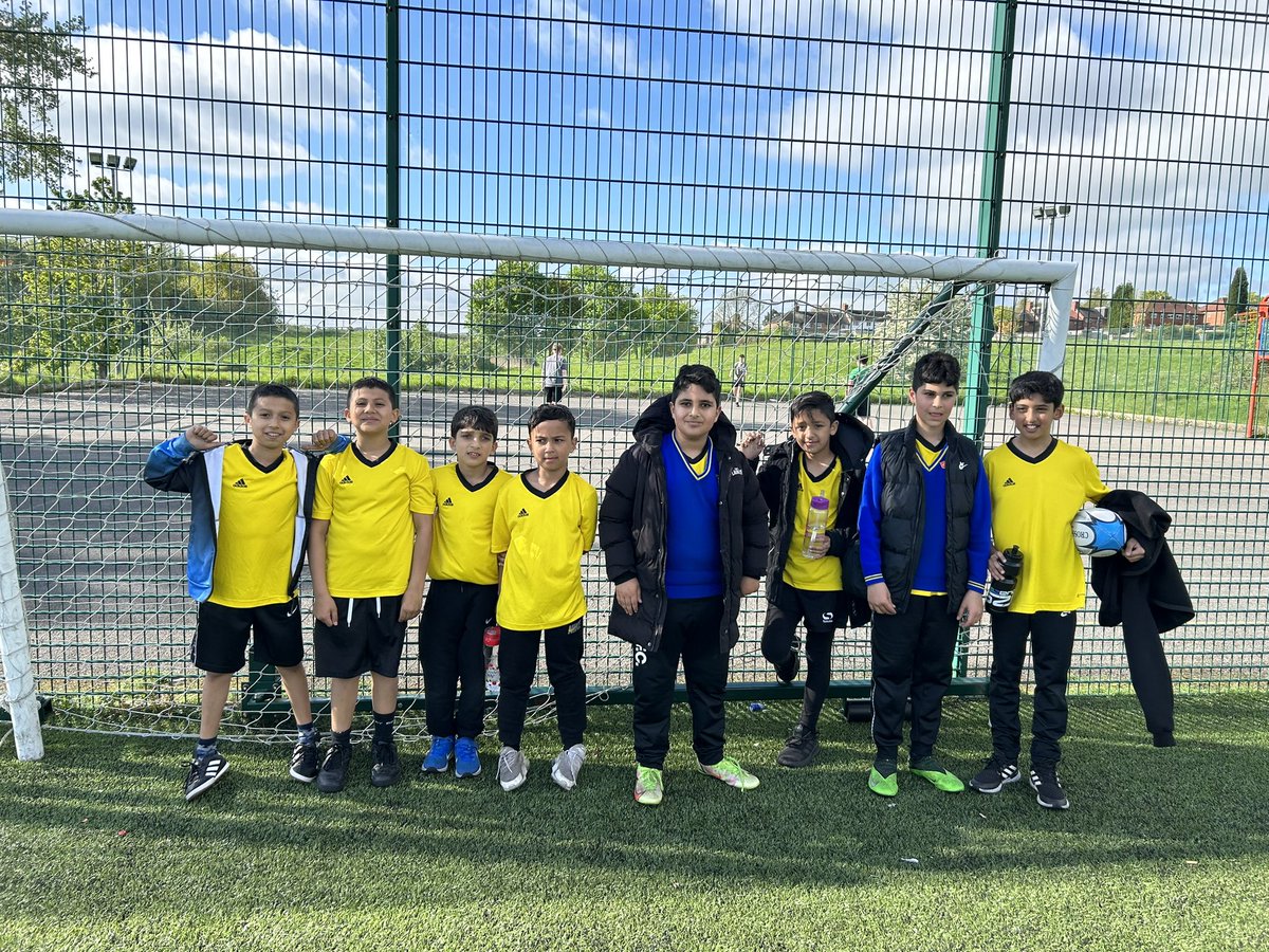 Our amazing KS2 Tag Rugby team played amazingly in the Newman Collegiate Tournament on Friday evening! Well done boys and a huge thank you to all parents who came to watch and support! #tagrugby 🏉