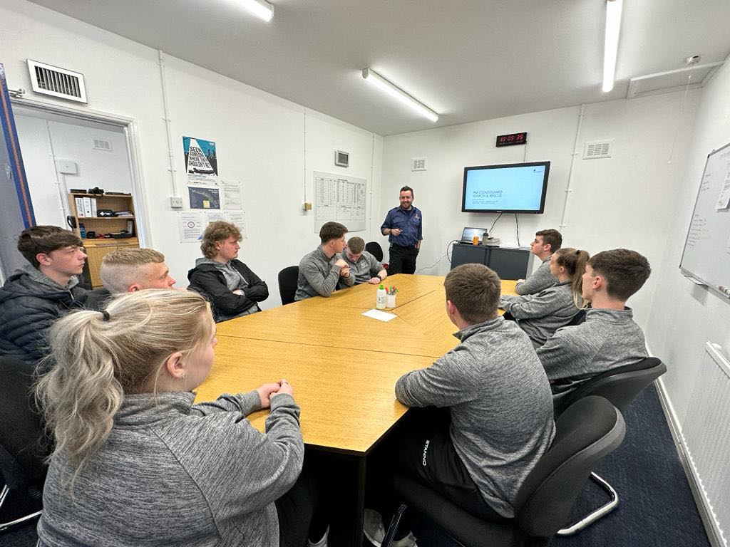 ArdrossanCRT's tweet image. Last week the team welcomed the Uniformed Services students from @AyrshireColl to learn about the roles, responsibilities and capabilities of @HMCoastguard. Good luck to everyone in their future career aspirations #999Coastguard #Team999