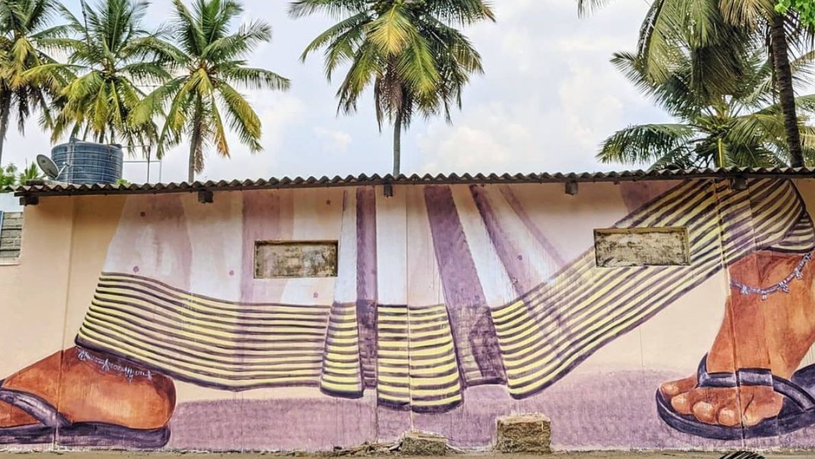 _waabi_saabi_'s tweet photo. 1/ The next time you go belt butter masala dosa in Malleswaram 🧈

Budget time to check out its street art scene as well ⌛️

Wait - sleepy old Malleswaram has a "secret" street art scene? 👀

YUP!

So Malleswaram Hogana?
Transl: Let's go to Malleswaram🚶

📸Pic credits in alt txt https://t.co/xbQHLmW62r