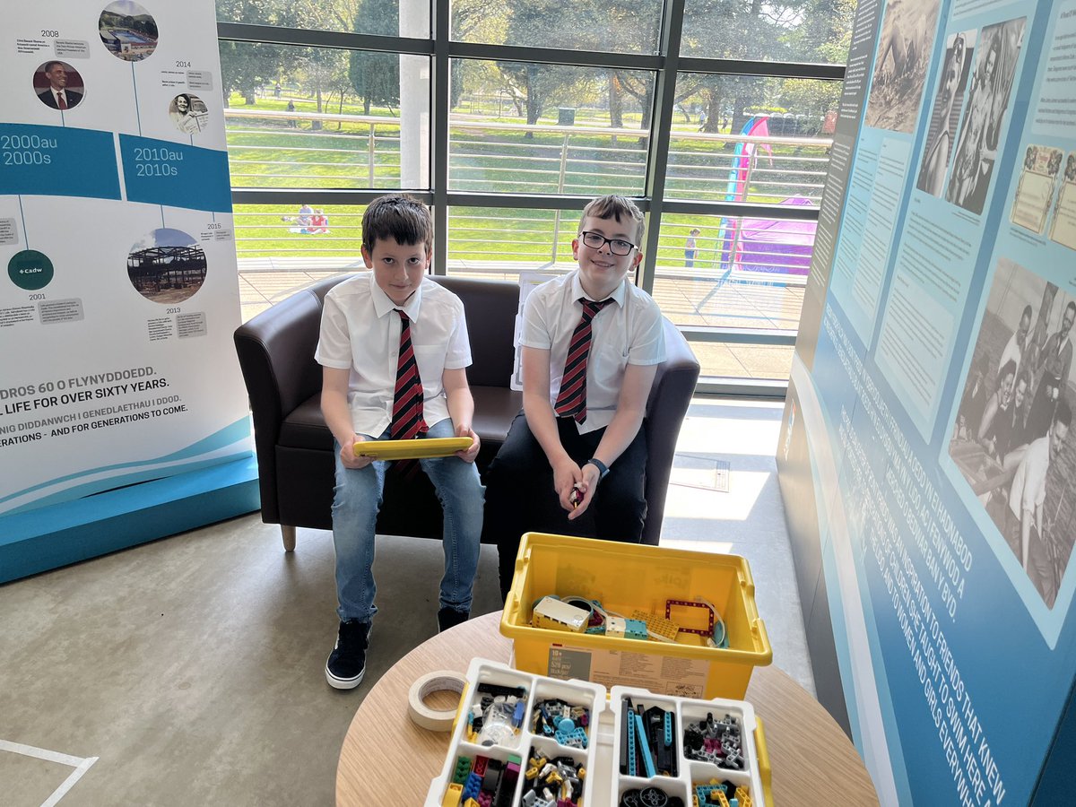 DigidolYGGRh's tweet photo. Pawb yn barod i wifoddoli gyda @Technocamps yn #partiponty
Everyone is ready to volunteer with @Technocamps at #partiponti
Dewch i ddweud helo! https://t.co/5JEB0x4zgq