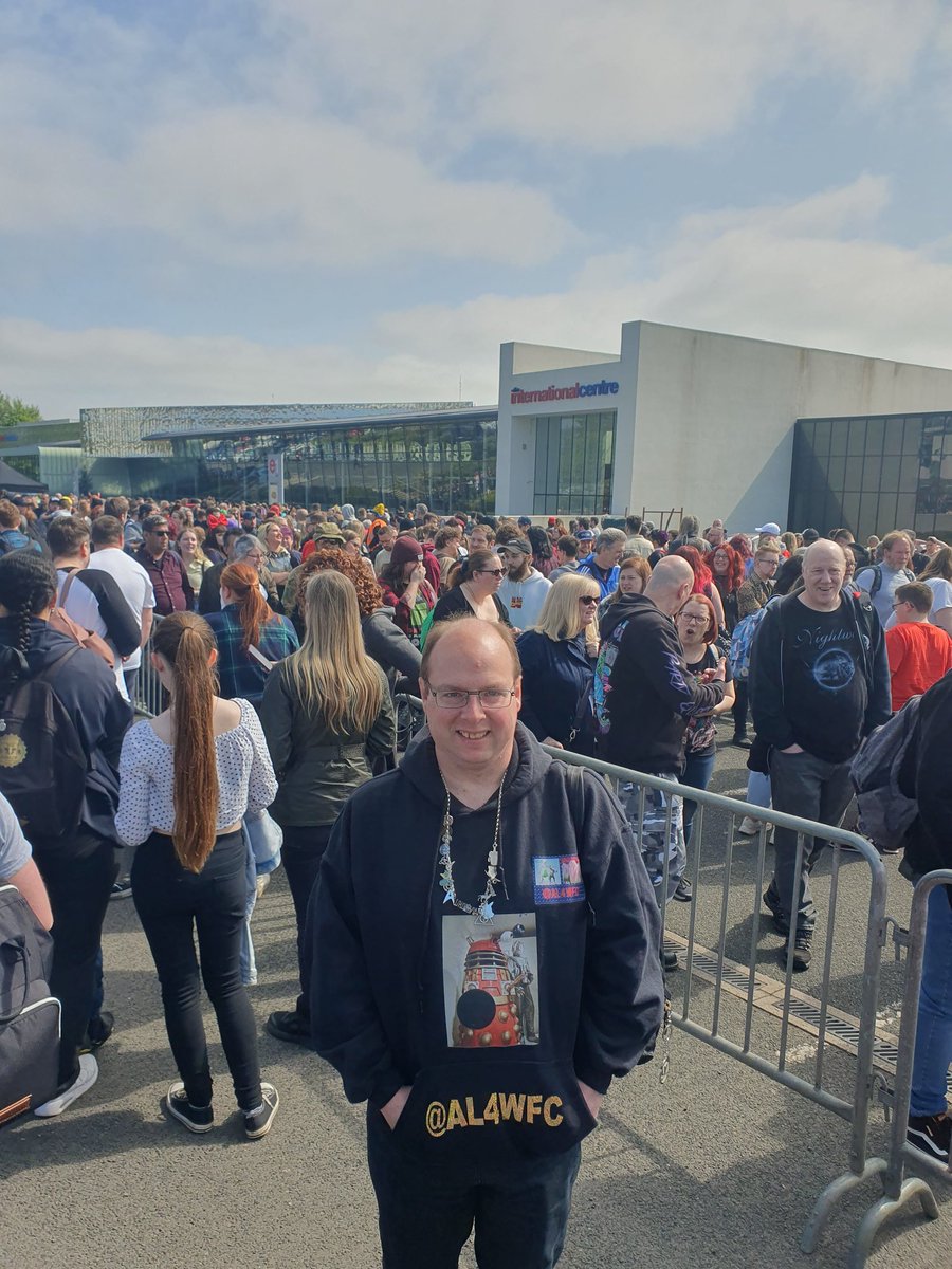 I've Arrived..and quite ready for #ComicCon.  If only I brought my magic wand to escape the queue lol 😊😂👍

Looking forward to a fun day of magic . Will share pics of my day later 😊

@jarpad @thisisbwright @jenniferblancb @walescomiccon @TheGrantPerkins #WalesComicCon2023