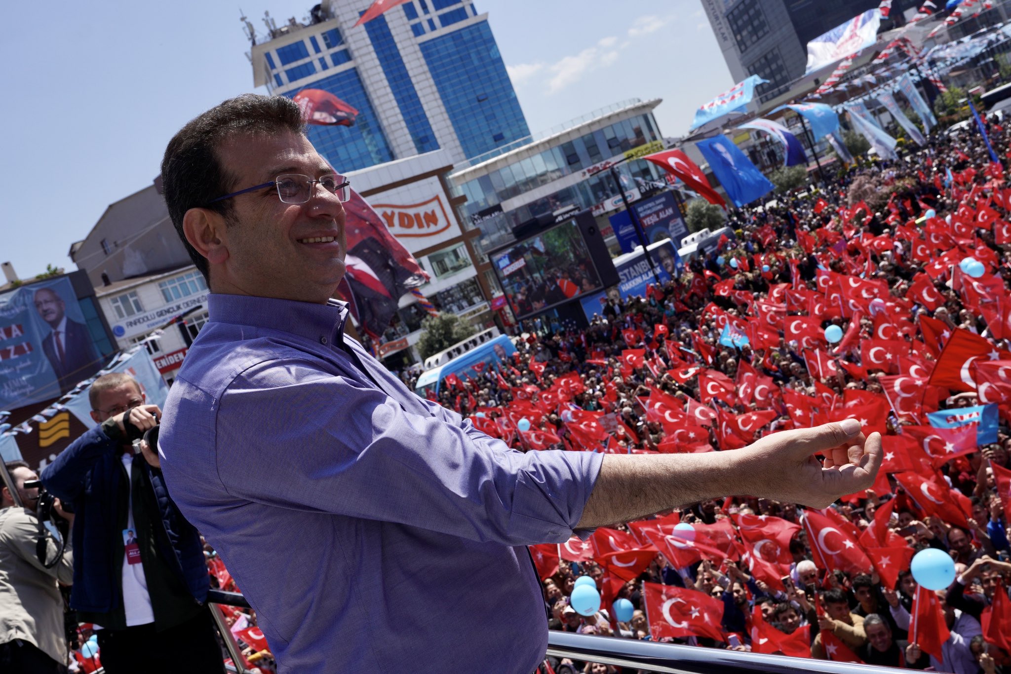 Ekrem İmamoğlu on Twitter: "Teşekkürler Esenyurt 🇹🇷 https://t.co