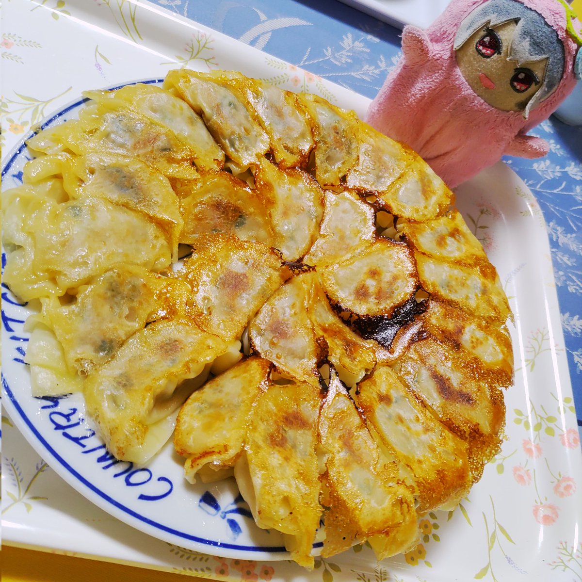 th0us4nd1OO's tweet photo. 焼けました!!🥟🥟
フライパンから剥がすのちょっと失敗した🤣
#HomeTimeTogether https://t.co/CbcFnroyPS