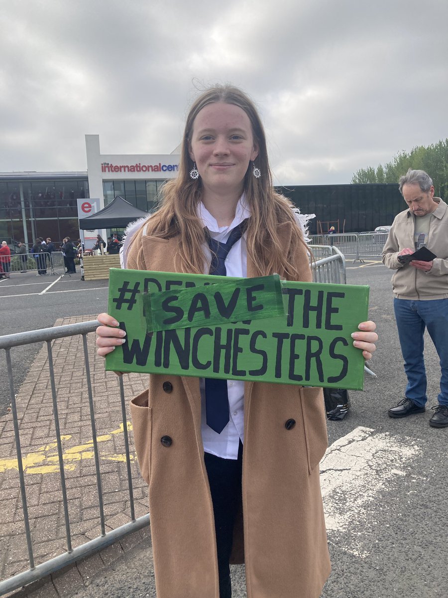 PurpleNurpleSPN's tweet image. #SaveTheWinchesters at @walescomiccon campaign is happening @JensenAckles @ImMegDonnelly @imDrakeRodger
