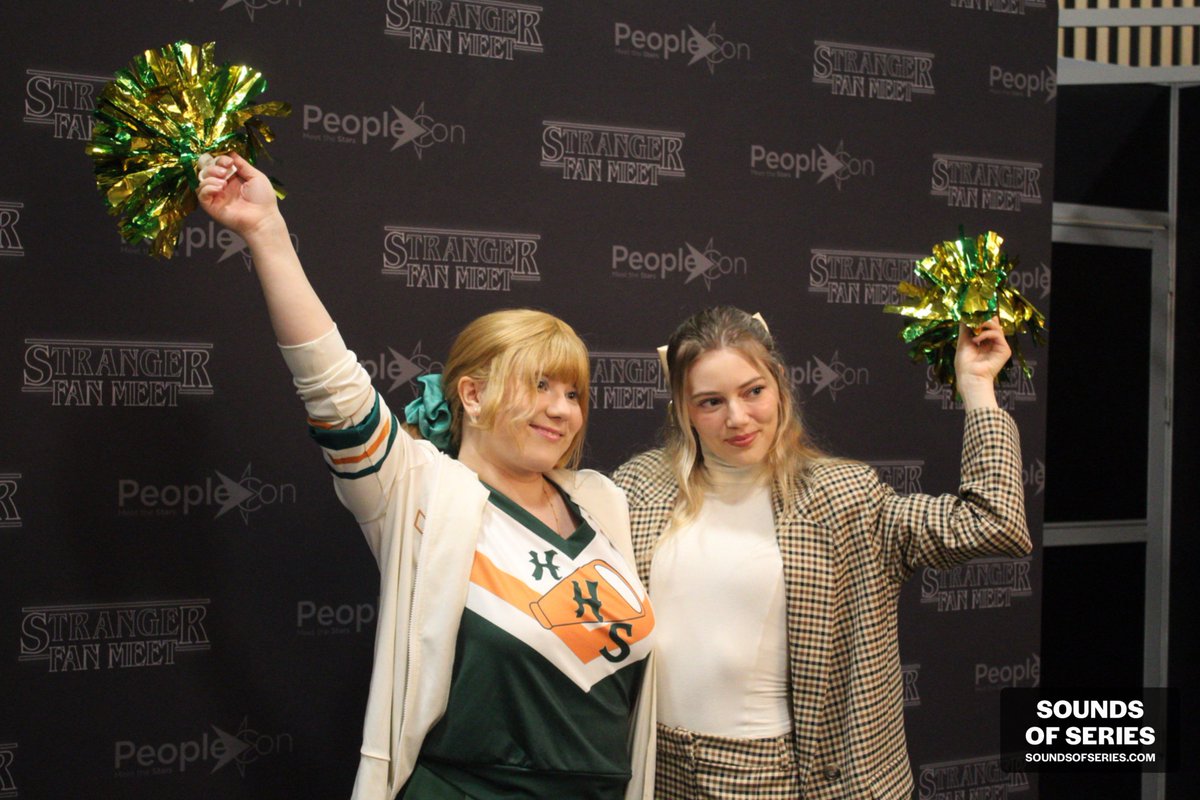 SoundsOfSeries's tweet photo. Grace Van Dien meets her fans. Between hugs and completely crazy poses, we're having a great time with her. #SFM7 #StrangerThings https://t.co/xgC6hvIPrS