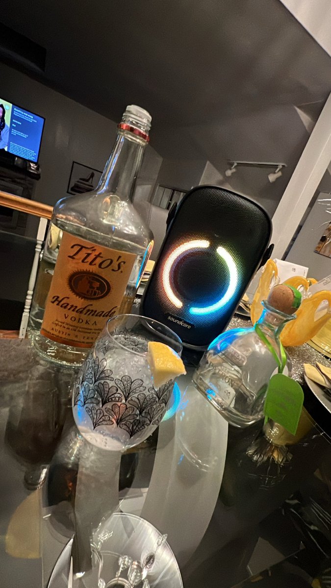 LouchanoCodysz's tweet photo. Gonna call it a night lmao so close from getting this bottle and smashing it over my head over and over again till I never wake up again and be free from this pain https://t.co/nLkXopnNWG