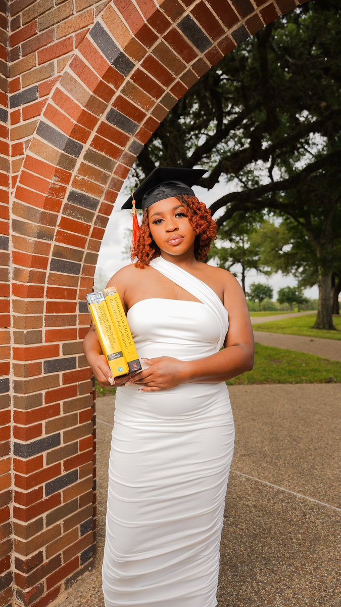 okaycocoa's tweet photo. May 13th | 8:30 AM | Prairie View A&amp;M University

✅B.S. Chemical Engineering
✅Minor in Supply Chain Management 
✅Regents Scholar (Full-Ride) 
✅Magna Cum Laude (3.80) 
✅First Generation Grad
✅Full-time Engineering Position Secured
🔺Delta Sigma Theta Sorority, Inc. 

cont’d https://t.co/IlQaMRuhQS