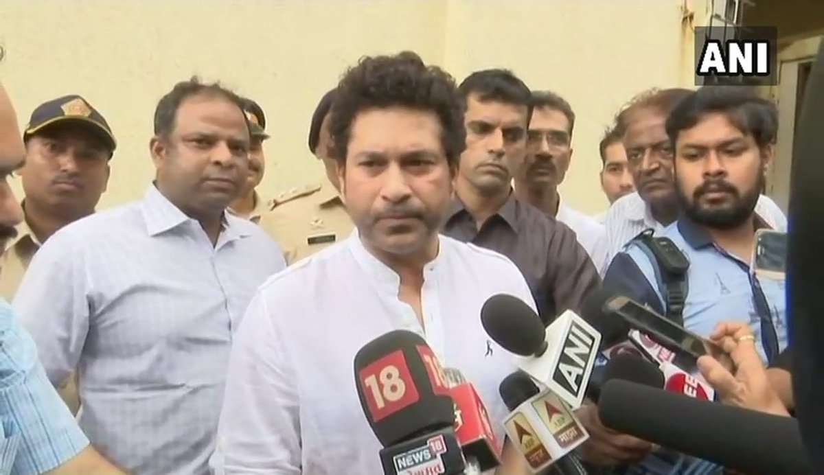 ANI's tweet photo. Maharashtra | Former cricketer Sachin Tendulkar lodges a Police complaint at Mumbai Crime Branch, over his name, photo and voice being used in "fake advertisements" on the internet to dupe people. Case registered by Mumbai Police Cyber Cell against unidentified people under sections 426, 465 and 500 of the IPC.

(File photo)
