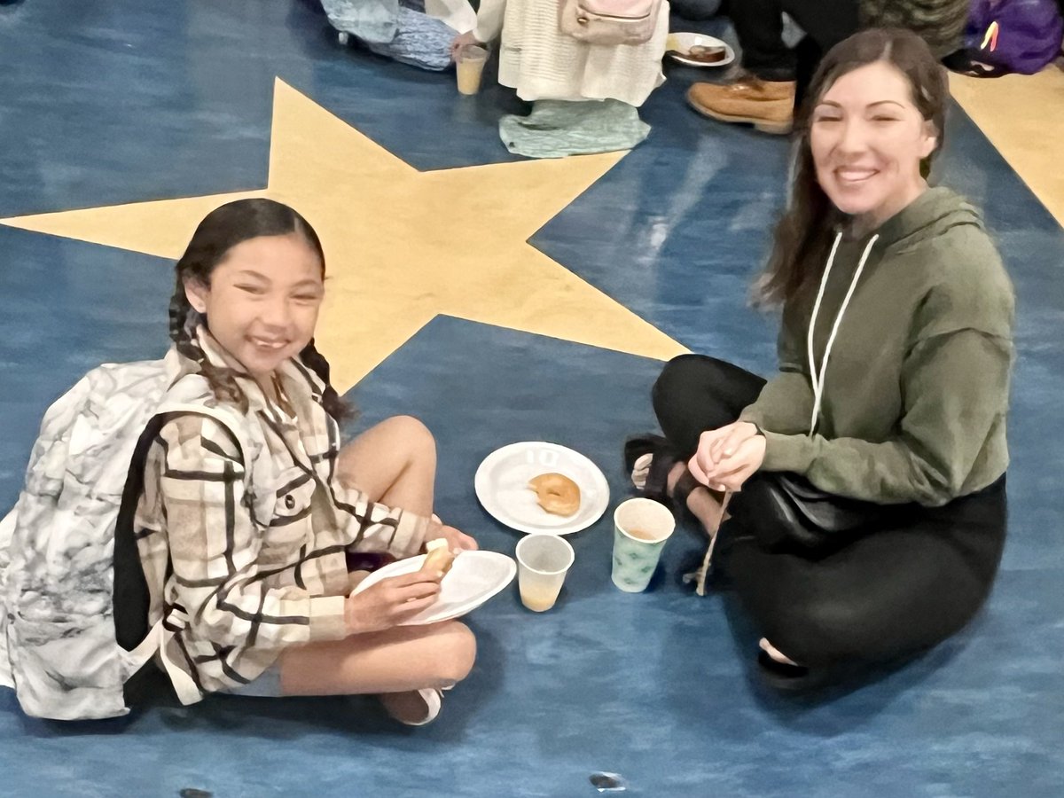 principaldulles's tweet photo. Dulles pastries with parents event was a hit! Well done Dulles PTA👍🐬. #NLMUSD #DullesElementary https://t.co/KJMDO9KUeB