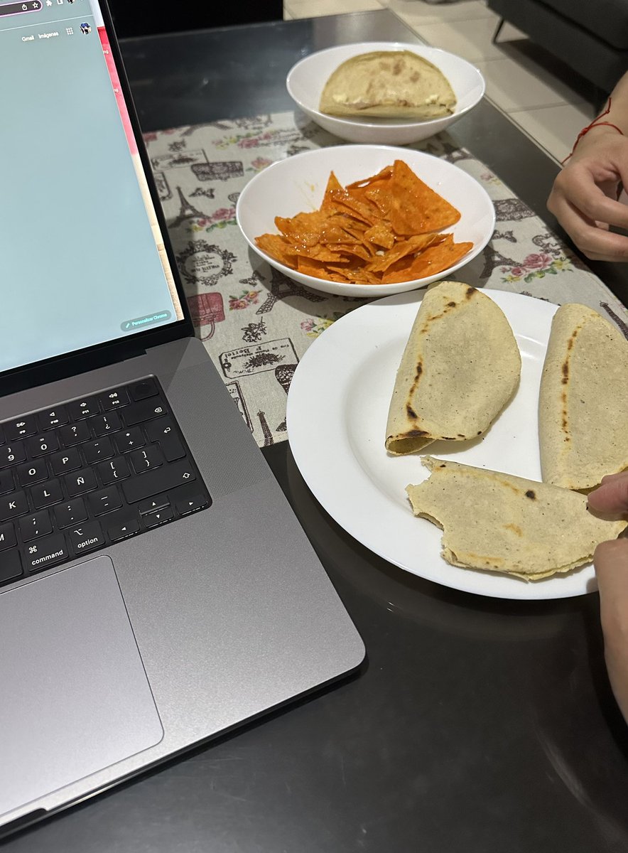 Taquitos de frijoles, Doritos y código… excelente combinación