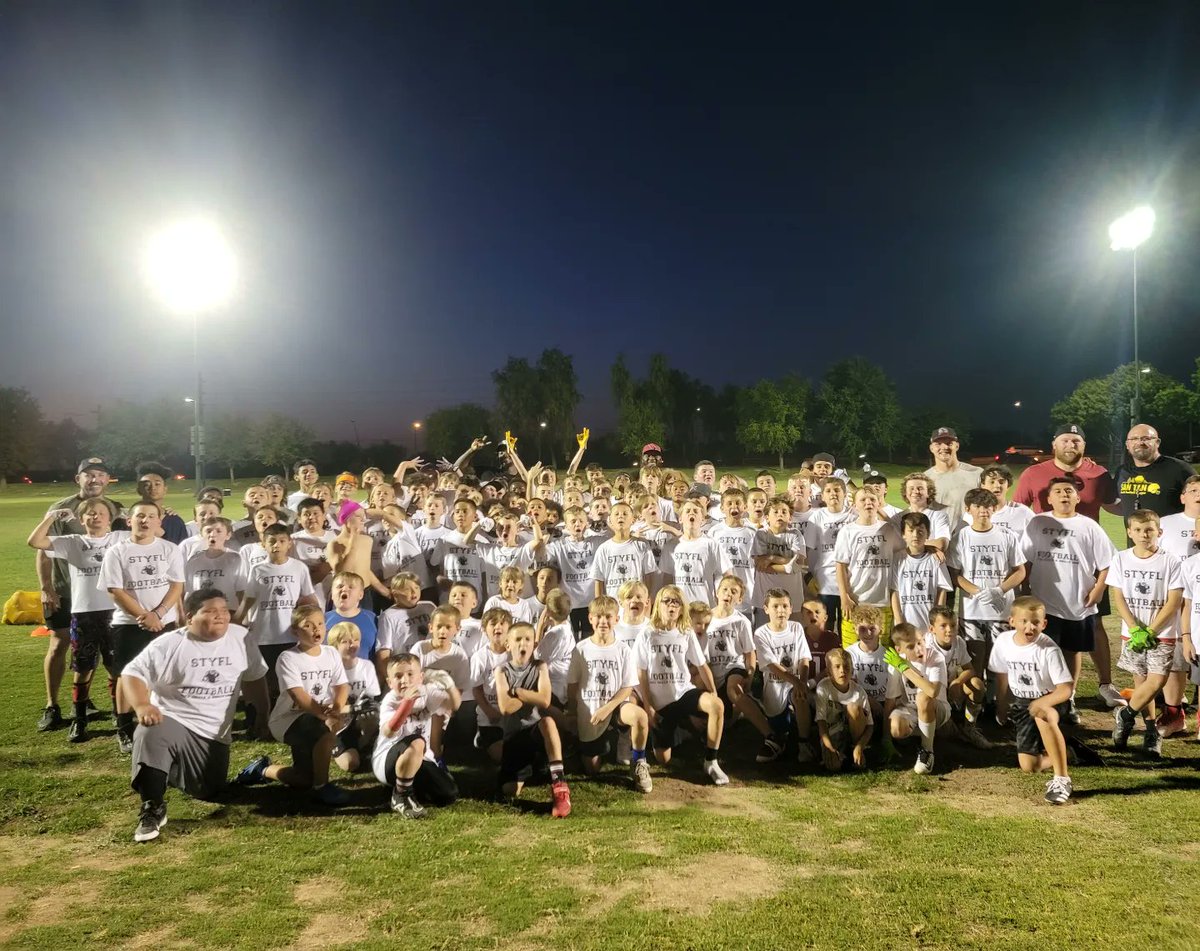 STYFL's tweet photo. Great 1st night of Camp! Special thanks to @OttawasVeryOwn @ChrisPierce02 @mcbtrey @H_Howerton75 @MattPrater_5 @coachbear1822 @ammon_neville @Nate_neville19 @NeBrendan @BanningDakota @LauxAJ @AZCardinals https://t.co/N1LlgBYybV