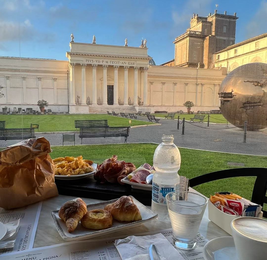 CBaxter4's tweet photo. Looking up and down at the smallness and greatness of mankind|Vatican in one personThe Vatican, the smallest country in the world, has one of the most stunning churches, St Peter's Basilica, one of the world's most outstanding Renaissance buildings.#vatican #vaticanfood https://t.co/3EoEqqnDi2
