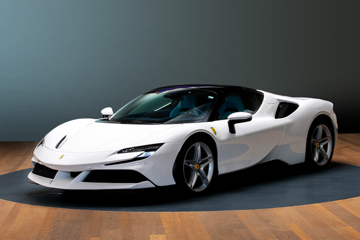 MeridienModena's tweet photo. This #FerrariTailorMade #FerrariSF90Stradale was inspired by the iconic #Ferrari308GTBi. The result is a one-of-a-kind creation accented with a brilliant white Bianco King paintwork paired with the vintage elegance of black Alcantara®.
#Ferrari https://t.co/xTiOz2VU8v https://t.co/OgwDwxgVOb