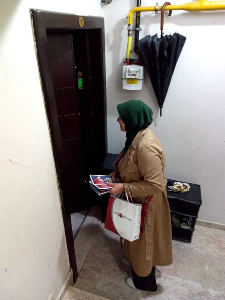 Her kapıyı çalarak Cumhurbaşkanımızın selamlarını illetlik. #GeceGündüzDemedik
#BizimSevdamız #Halk  
<a href="/aysekesir/">Ayşe Keşir 🇹🇷🇹🇷🇹🇷</a> <a href="/Emine_Gozgec16/">Av. Emine Yavuz Gözgeç</a> <a href="/ElifYesimAraz1/">Elif Yesim Çağlar 🇹🇷🇹🇷🇹🇷</a> <a href="/ZHatip/">Zehra Hatipoğlu</a> <a href="/evrenayvaz74/">Evren Ayvaz</a> <a href="/AKKADINGM/">AK Parti Kadın Kolları</a>