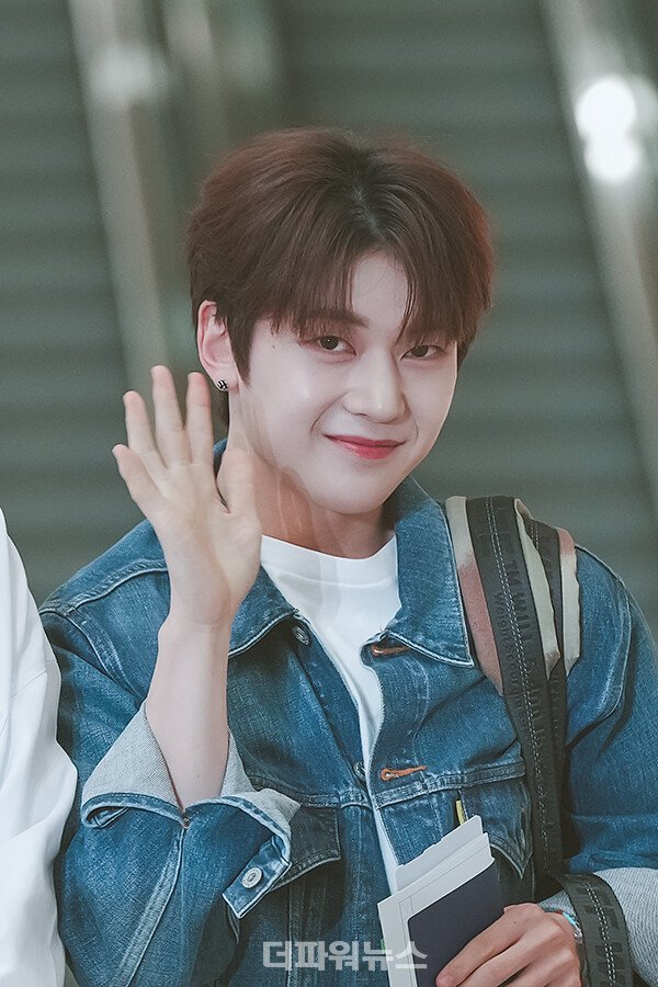 🍰 on Twitter: "the title of article says "zerobaseone seok matthew